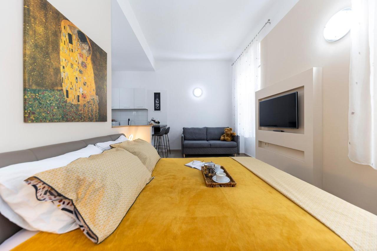 Apartments&Rooms Kolovare Beach Zara Esterno foto