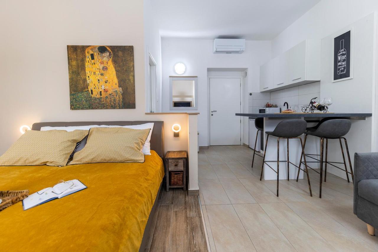 Apartments&Rooms Kolovare Beach Zara Esterno foto