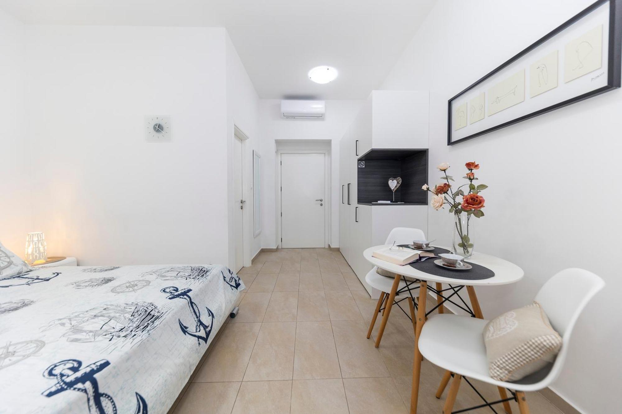 Apartments&Rooms Kolovare Beach Zara Esterno foto